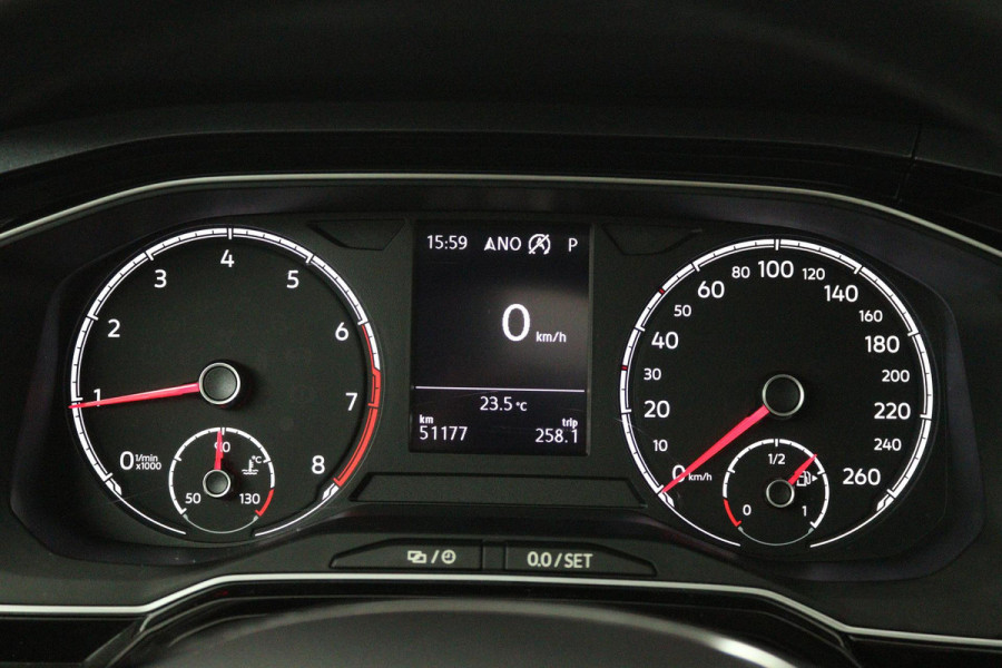 Volkswagen Polo 1.0 TSI Highline (PANORAMADAK, PARKEERSENSOREN, LED, ADAPTIVE CRUISE, NAVIGATIE, CARPLAY, GOED ONDERHOUDEN)