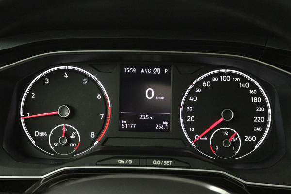 Volkswagen Polo 1.0 TSI Highline (PANORAMADAK, PARKEERSENSOREN, LED, ADAPTIVE CRUISE, NAVIGATIE, CARPLAY, GOED ONDERHOUDEN)