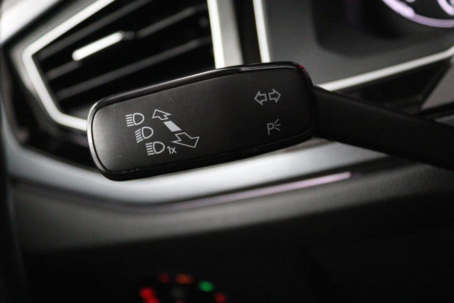 Volkswagen Polo 1.0 TSI Highline (PANORAMADAK, PARKEERSENSOREN, LED, ADAPTIVE CRUISE, NAVIGATIE, CARPLAY, GOED ONDERHOUDEN)