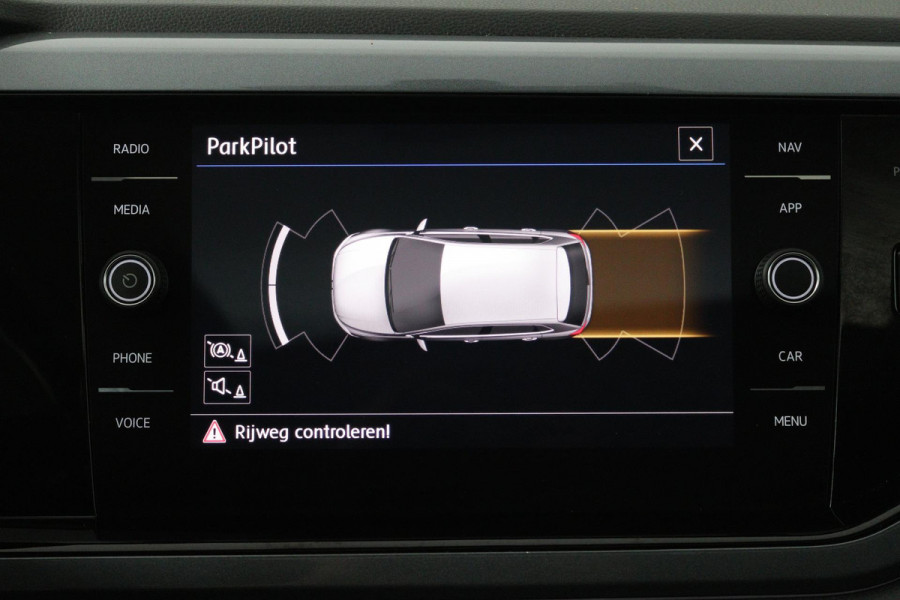 Volkswagen Polo 1.0 TSI Highline (PANORAMADAK, PARKEERSENSOREN, LED, ADAPTIVE CRUISE, NAVIGATIE, CARPLAY, GOED ONDERHOUDEN)