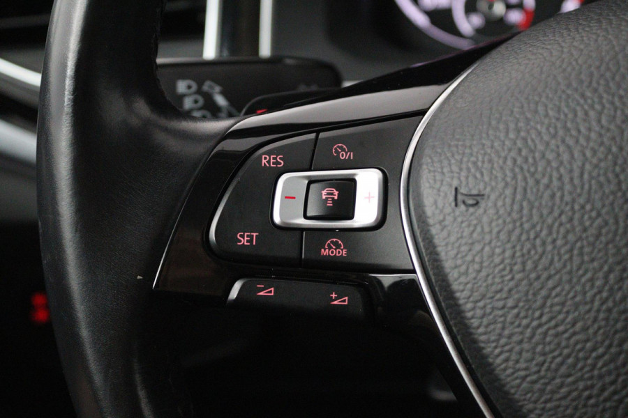 Volkswagen Polo 1.0 TSI Highline (PANORAMADAK, PARKEERSENSOREN, LED, ADAPTIVE CRUISE, NAVIGATIE, CARPLAY, GOED ONDERHOUDEN)