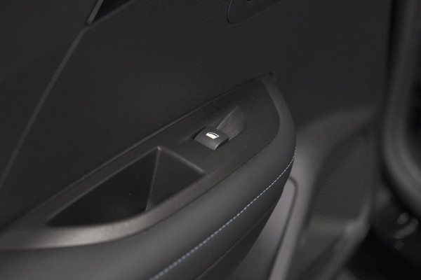 Peugeot 2008 PureTech 130 Allure | Camera | Apple Carplay | Navigatie | Parkeersensoren | 18 Inch Lichtmetalen Velgen