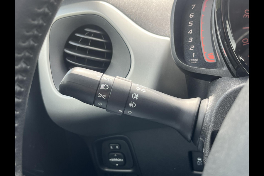 Peugeot 108 1.0 e-VTi Allure | Achteruitrijcamera | Lichtmetalen Velgen | Cruise Control | Climate Control |