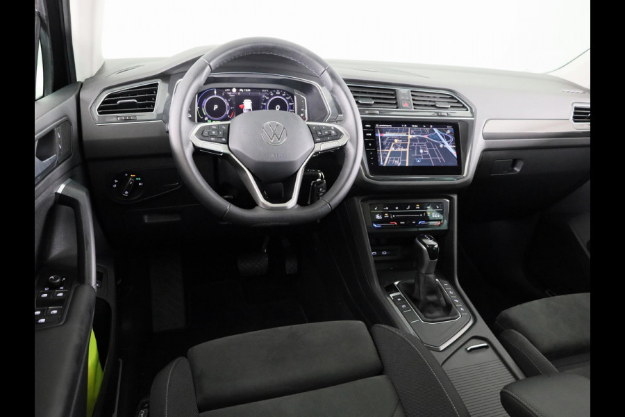 Volkswagen Tiguan 1.4 TSI eHybrid Elegance 245 pk Automaat (DSG) | Navigatie | Panoramadak | Elektr. trekhaak | Parkeersensoren (Park assist) | Rondomzicht camera | Matrix LED koplampen |