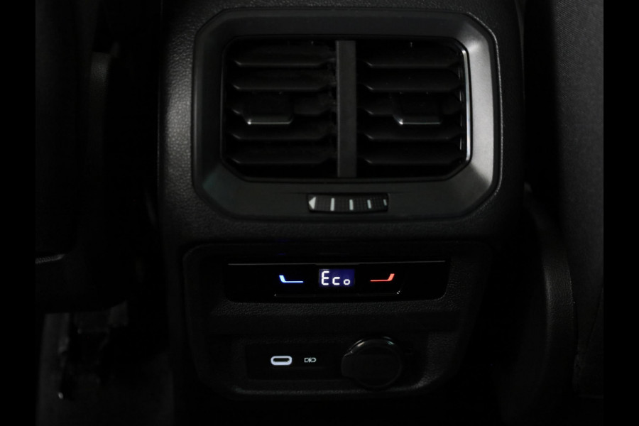 Volkswagen Tiguan 1.4 TSI eHybrid Elegance 245 pk Automaat (DSG) | Navigatie | Panoramadak | Elektr. trekhaak | Parkeersensoren (Park assist) | Rondomzicht camera | Matrix LED koplampen |
