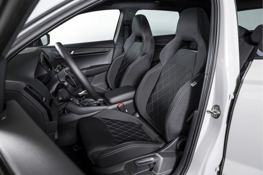 Škoda Karoq 1.5 TSI 150 PK ACT Sportline Business - Automaat | S/K-Panodak | Columbus pakket | Dig. Cockpit | Adapt. Cruise | Elek. Klep | Stuur-+Stoelverw. | Camera | NAV+App. Connect | ECC | LED | LM 19" | 3968