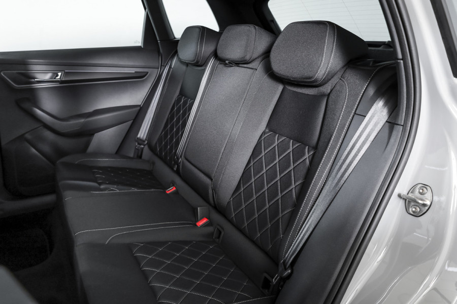 Škoda Karoq 1.5 TSI 150 PK ACT Sportline Business - Automaat | S/K-Panodak | Columbus pakket | Dig. Cockpit | Adapt. Cruise | Elek. Klep | Stuur-+Stoelverw. | Camera | NAV+App. Connect | ECC | LED | LM 19" | 3968