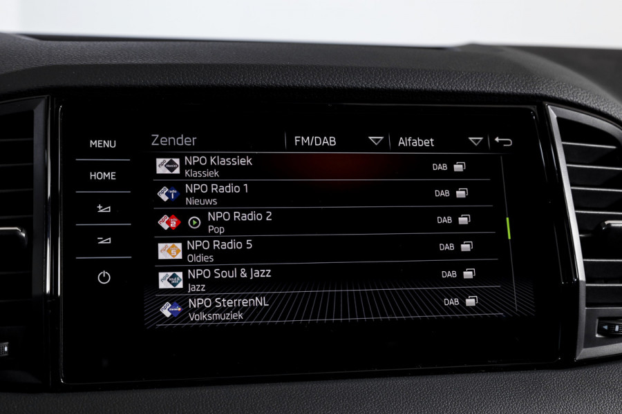 Škoda Karoq 1.5 TSI 150 PK ACT Sportline Business - Automaat | S/K-Panodak | Columbus pakket | Dig. Cockpit | Adapt. Cruise | Elek. Klep | Stuur-+Stoelverw. | Camera | NAV+App. Connect | ECC | LED | LM 19" | 3968