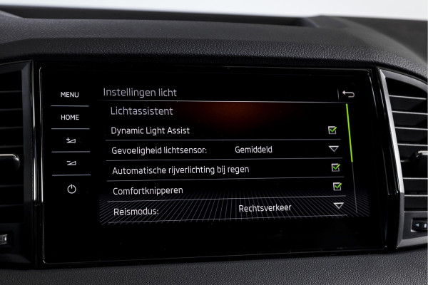Škoda Karoq 1.5 TSI 150 PK ACT Sportline Business - Automaat | S/K-Panodak | Columbus pakket | Dig. Cockpit | Adapt. Cruise | Elek. Klep | Stuur-+Stoelverw. | Camera | NAV+App. Connect | ECC | LED | LM 19" | 3968