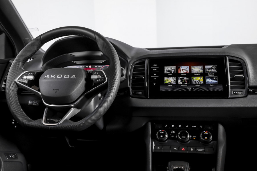 Škoda Karoq 1.5 TSI 150 PK ACT Sportline Business - Automaat | S/K-Panodak | Columbus pakket | Dig. Cockpit | Adapt. Cruise | Elek. Klep | Stuur-+Stoelverw. | Camera | NAV+App. Connect | ECC | LED | LM 19" | 3968