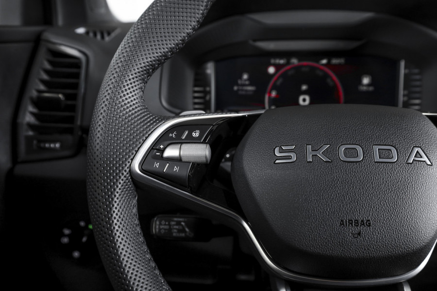 Škoda Karoq 1.5 TSI 150 PK ACT Sportline Business - Automaat | S/K-Panodak | Columbus pakket | Dig. Cockpit | Adapt. Cruise | Elek. Klep | Stuur-+Stoelverw. | Camera | NAV+App. Connect | ECC | LED | LM 19" | 3968