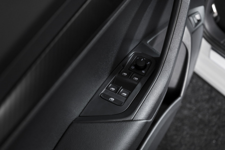 Škoda Karoq 1.5 TSI 150 PK ACT Sportline Business - Automaat | S/K-Panodak | Columbus pakket | Dig. Cockpit | Adapt. Cruise | Elek. Klep | Stuur-+Stoelverw. | Camera | NAV+App. Connect | ECC | LED | LM 19" | 3968