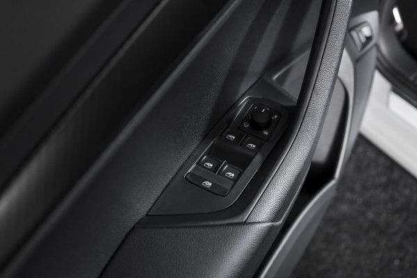 Škoda Karoq 1.5 TSI 150 PK ACT Sportline Business - Automaat | S/K-Panodak | Columbus pakket | Dig. Cockpit | Adapt. Cruise | Elek. Klep | Stuur-+Stoelverw. | Camera | NAV+App. Connect | ECC | LED | LM 19" | 3968