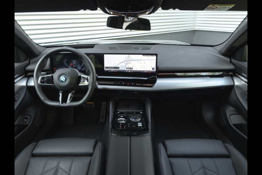 BMW 5 Serie Touring 530e M-Sport Pro - Stoelventilatie - Trekhaak - Driving Ass Prof - Harman Kardon