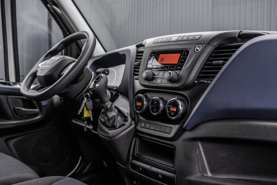 Iveco Daily **35S14V 2.3 L2H2 | Automaat | Euro 6 | Cruise | Climate | 3500 KG Trekgewicht | Trekhaak**