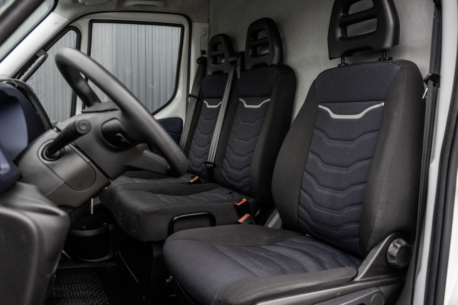 Iveco Daily **35S14V 2.3 L2H2 | Automaat | Euro 6 | Cruise | Climate | 3500 KG Trekgewicht | Trekhaak**