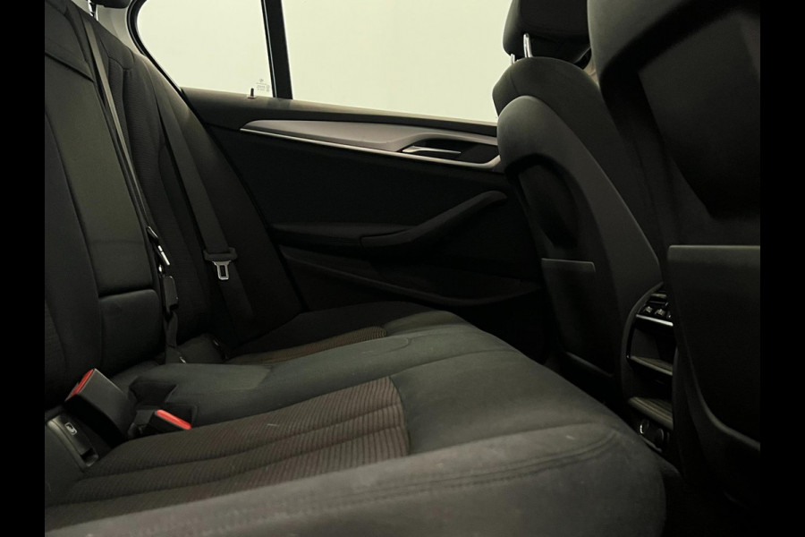 BMW 5 Serie 520i / NL-auto / Trekhaak / Stoelverwarming