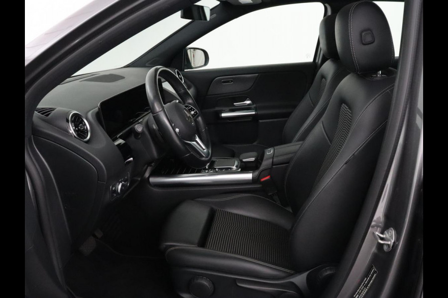Mercedes-Benz GLA 250e Urban | Panoramadak | Stoelverwarming | Trekhaak | Carplay | Half leder | Camera | Navigatie | Widescreen | Park Assist | Climate control | Full LED