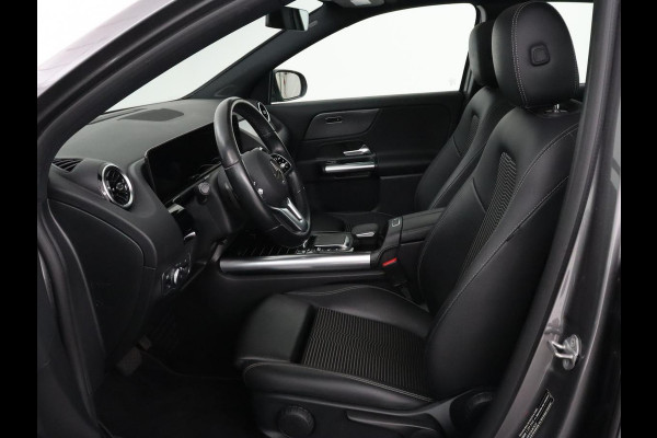 Mercedes-Benz GLA 250e Urban | Panoramadak | Stoelverwarming | Trekhaak | Carplay | Half leder | Camera | Navigatie | Widescreen | Park Assist | Climate control | Full LED