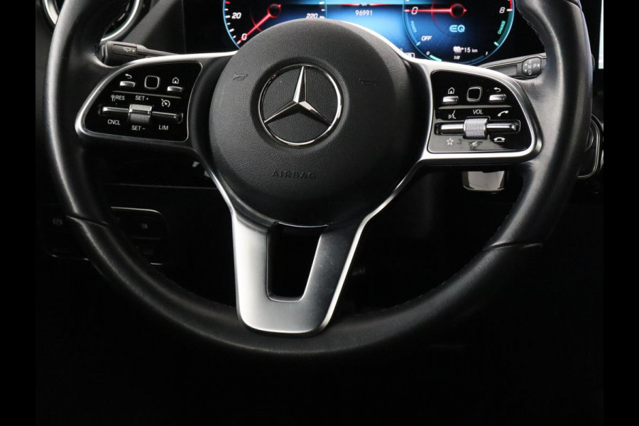 Mercedes-Benz GLA 250e Urban | Panoramadak | Stoelverwarming | Trekhaak | Carplay | Half leder | Camera | Navigatie | Widescreen | Park Assist | Climate control | Full LED