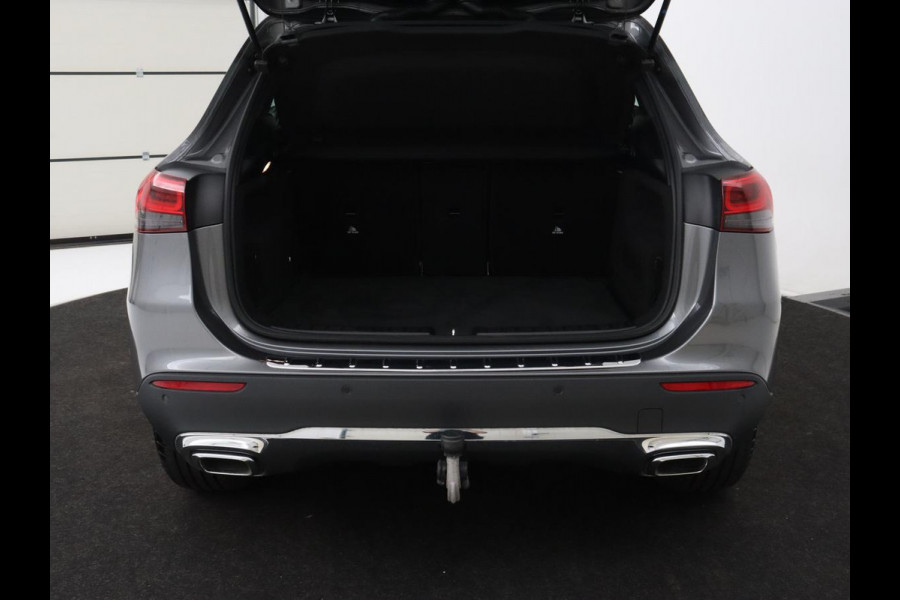 Mercedes-Benz GLA 250e Urban | Panoramadak | Stoelverwarming | Trekhaak | Carplay | Half leder | Camera | Navigatie | Widescreen | Park Assist | Climate control | Full LED