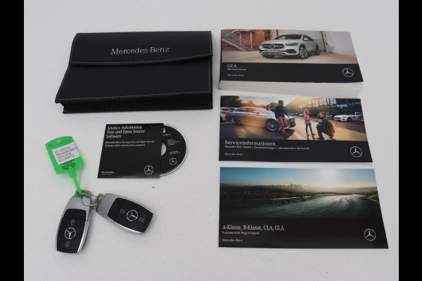 Mercedes-Benz GLA 250e Urban | Panoramadak | Stoelverwarming | Trekhaak | Carplay | Half leder | Camera | Navigatie | Widescreen | Park Assist | Climate control | Full LED