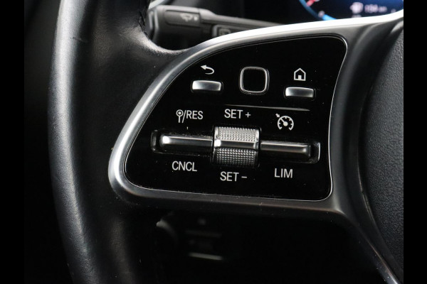 Mercedes-Benz GLA 250e Urban | Panoramadak | Stoelverwarming | Trekhaak | Carplay | Half leder | Camera | Navigatie | Widescreen | Park Assist | Climate control | Full LED