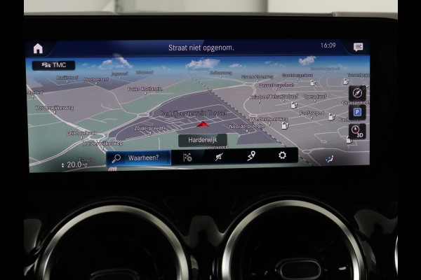 Mercedes-Benz GLA 250e Urban | Panoramadak | Stoelverwarming | Trekhaak | Carplay | Half leder | Camera | Navigatie | Widescreen | Park Assist | Climate control | Full LED