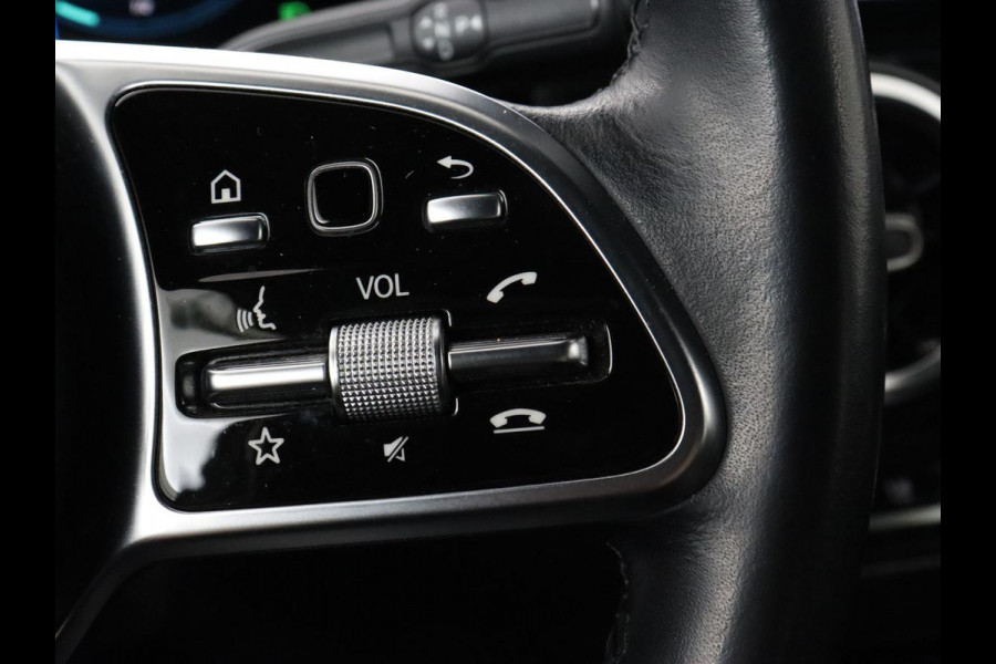 Mercedes-Benz GLA 250e Urban | Panoramadak | Stoelverwarming | Trekhaak | Carplay | Half leder | Camera | Navigatie | Widescreen | Park Assist | Climate control | Full LED