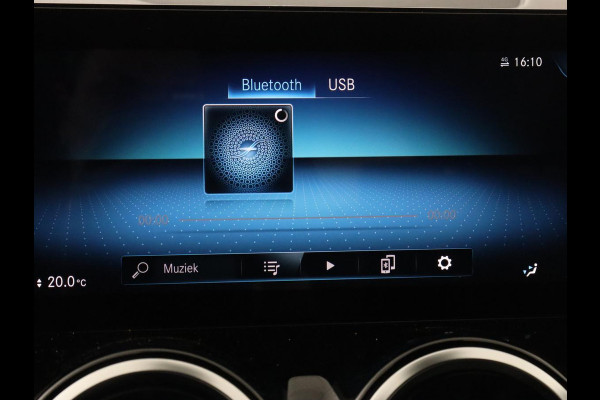 Mercedes-Benz GLA 250e Urban | Panoramadak | Stoelverwarming | Trekhaak | Carplay | Half leder | Camera | Navigatie | Widescreen | Park Assist | Climate control | Full LED