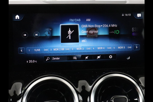Mercedes-Benz GLA 250e Urban | Panoramadak | Stoelverwarming | Trekhaak | Carplay | Half leder | Camera | Navigatie | Widescreen | Park Assist | Climate control | Full LED