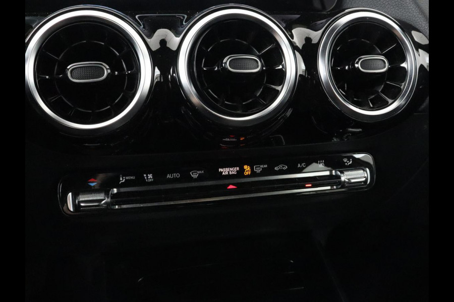 Mercedes-Benz GLA 250e Urban | Panoramadak | Stoelverwarming | Trekhaak | Carplay | Half leder | Camera | Navigatie | Widescreen | Park Assist | Climate control | Full LED
