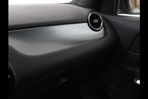 Mercedes-Benz GLA 250e Urban | Panoramadak | Stoelverwarming | Trekhaak | Carplay | Half leder | Camera | Navigatie | Widescreen | Park Assist | Climate control | Full LED