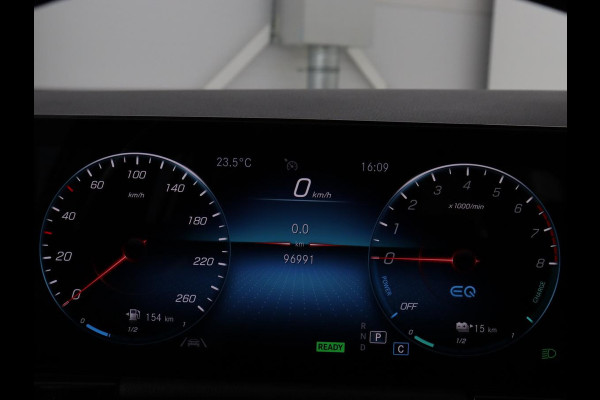 Mercedes-Benz GLA 250e Urban | Panoramadak | Stoelverwarming | Trekhaak | Carplay | Half leder | Camera | Navigatie | Widescreen | Park Assist | Climate control | Full LED