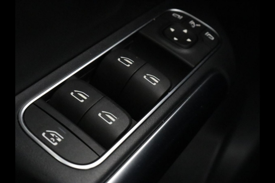 Mercedes-Benz GLA 250e Urban | Panoramadak | Stoelverwarming | Trekhaak | Carplay | Half leder | Camera | Navigatie | Widescreen | Park Assist | Climate control | Full LED