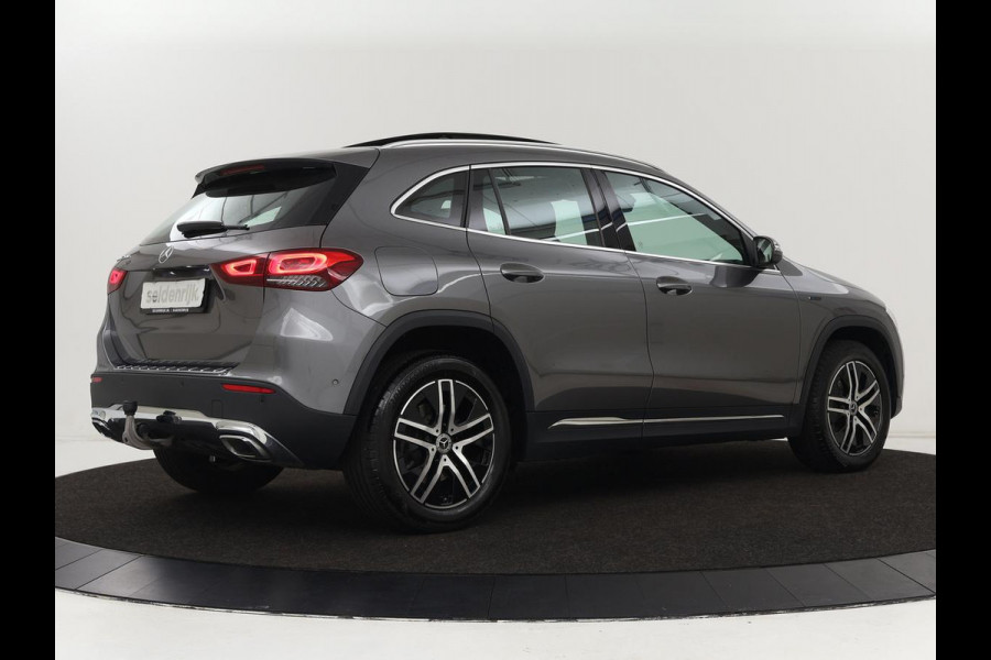 Mercedes-Benz GLA 250e Urban | Panoramadak | Stoelverwarming | Trekhaak | Carplay | Half leder | Camera | Navigatie | Widescreen | Park Assist | Climate control | Full LED