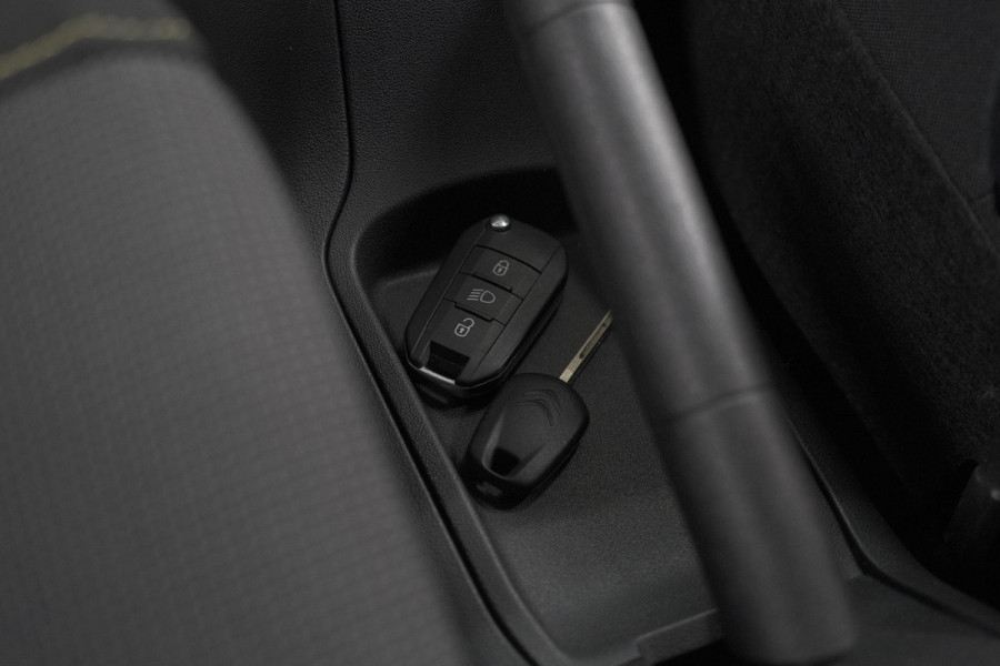 Citroën C3 PureTech 110 EAT6 Shine | Apple Carplay | Parkeersensoren | Climate Control | 16 Inch Lichtmetalen Velgen