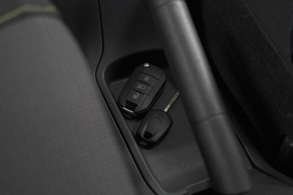Citroën C3 PureTech 110 EAT6 Shine | Apple Carplay | Parkeersensoren | Climate Control | 16 Inch Lichtmetalen Velgen