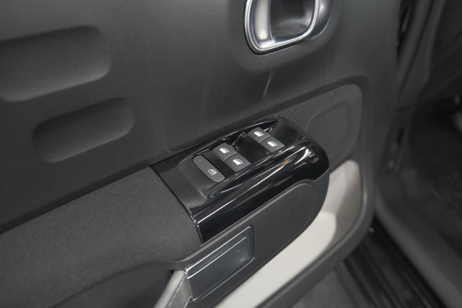 Citroën C3 PureTech 110 EAT6 Shine | Apple Carplay | Parkeersensoren | Climate Control | 16 Inch Lichtmetalen Velgen
