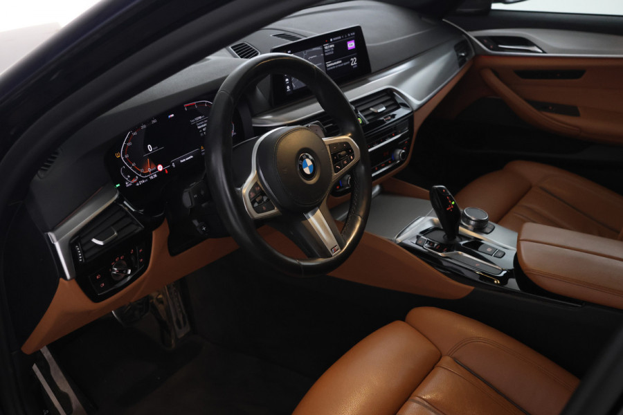 BMW 5 Serie Touring 520d Executive Edition M-sport, Sportstoelen, Leer, Navigatie
