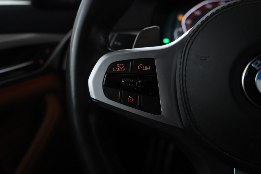 BMW 5 Serie Touring 520d Executive Edition M-sport, Sportstoelen, Leer, Navigatie