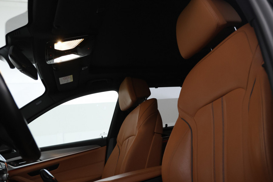 BMW 5 Serie Touring 520d Executive Edition M-sport, Sportstoelen, Leer, Navigatie