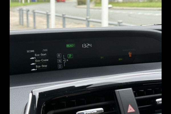 Toyota Prius BWJ 2017 | 1.8 98 PK Dynamic AUTOMAAT | CLIMA | CAMERA | CRUISE | NAVI | PDC |