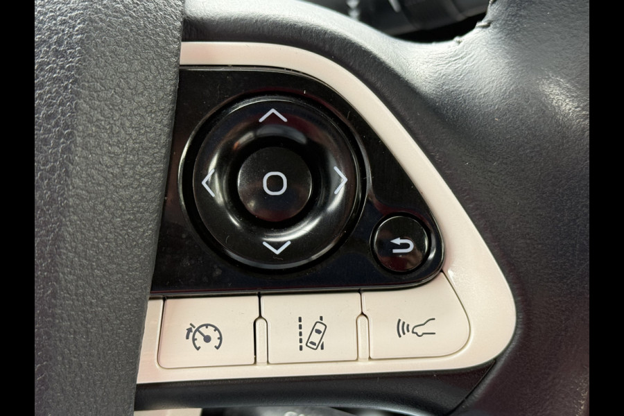 Toyota Prius BWJ 2017 | 1.8 98 PK Dynamic AUTOMAAT | CLIMA | CAMERA | CRUISE | NAVI | PDC |