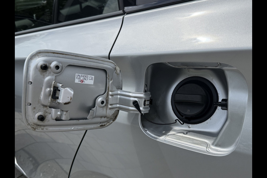 Toyota Prius BWJ 2017 | 1.8 98 PK Dynamic AUTOMAAT | CLIMA | CAMERA | CRUISE | NAVI | PDC |