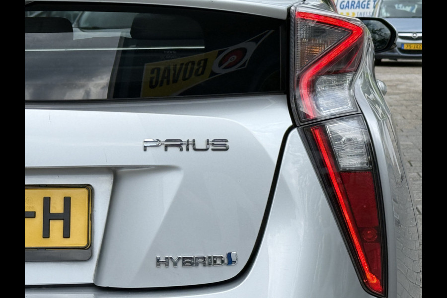 Toyota Prius BWJ 2017 | 1.8 98 PK Dynamic AUTOMAAT | CLIMA | CAMERA | CRUISE | NAVI | PDC |
