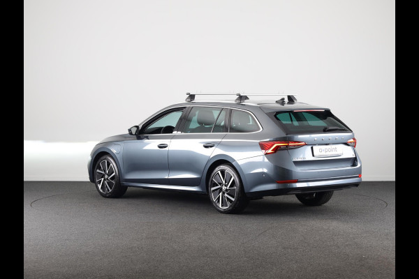 Škoda Octavia Combi 1.4 TSI iV PHEV Style 204 pk Automaat (DSG) | Navigatie | Parkeersensoren (Park assist) | Achteruitrijcamera | Adaptieve cruise control | Autom. airco (3 zones) | Stoelverwarming v/a |
