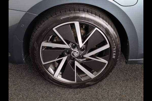 Škoda Octavia Combi 1.4 TSI iV PHEV Style 204 pk Automaat (DSG) | Navigatie | Parkeersensoren (Park assist) | Achteruitrijcamera | Adaptieve cruise control | Autom. airco (3 zones) | Stoelverwarming v/a |