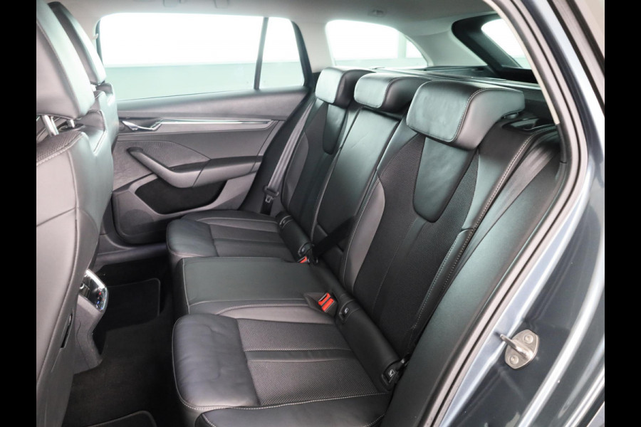 Škoda Octavia Combi 1.4 TSI iV PHEV Style 204 pk Automaat (DSG) | Navigatie | Parkeersensoren (Park assist) | Achteruitrijcamera | Adaptieve cruise control | Autom. airco (3 zones) | Stoelverwarming v/a |