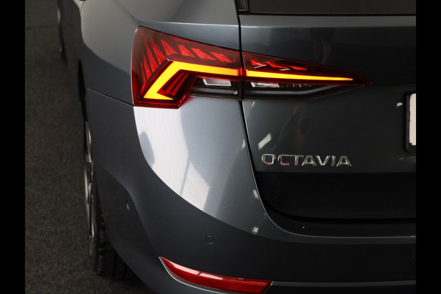 Škoda Octavia Combi 1.4 TSI iV PHEV Style 204 pk Automaat (DSG) | Navigatie | Parkeersensoren (Park assist) | Achteruitrijcamera | Adaptieve cruise control | Autom. airco (3 zones) | Stoelverwarming v/a |